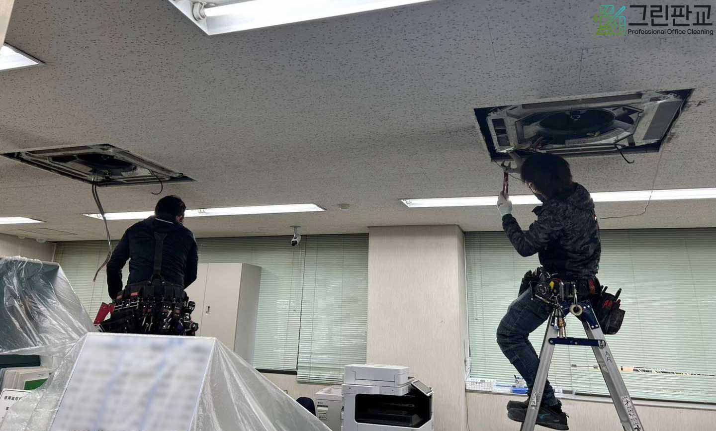 판교사무실 에어컨필터 분해작업중 